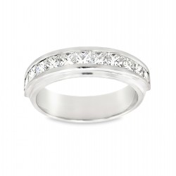 Pre Owned Platinum Diamond Band ZA787